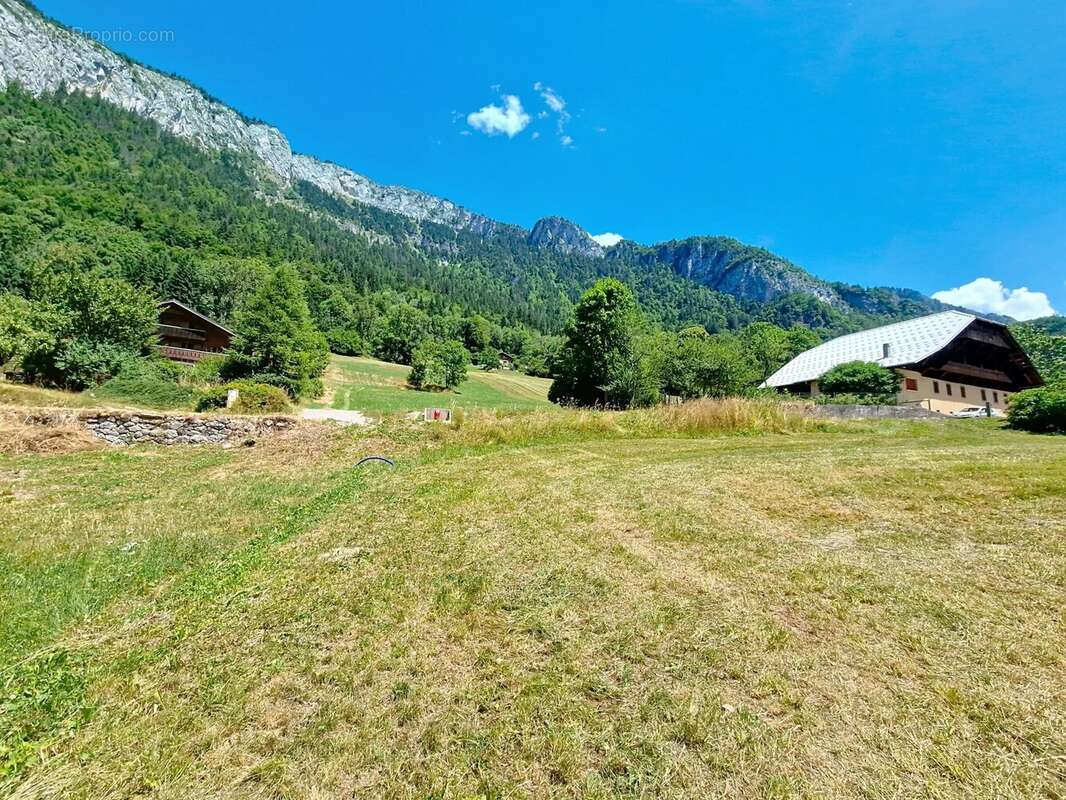 Terrain à ABONDANCE