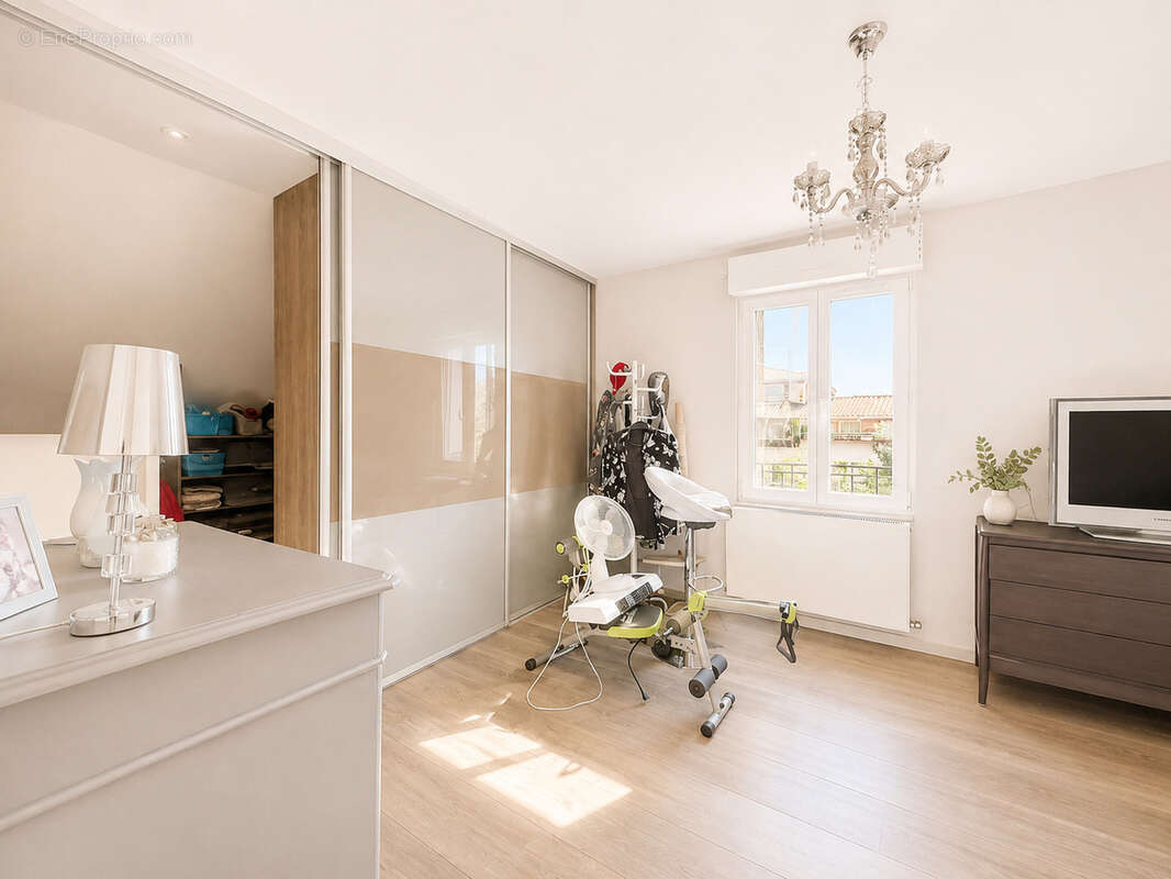 Magnifique maison entierement renovee au centre d'annemasse avec piscine et garages - photo 13