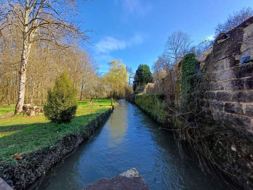 Maison à CHASSENEUIL-SUR-BONNIEURE