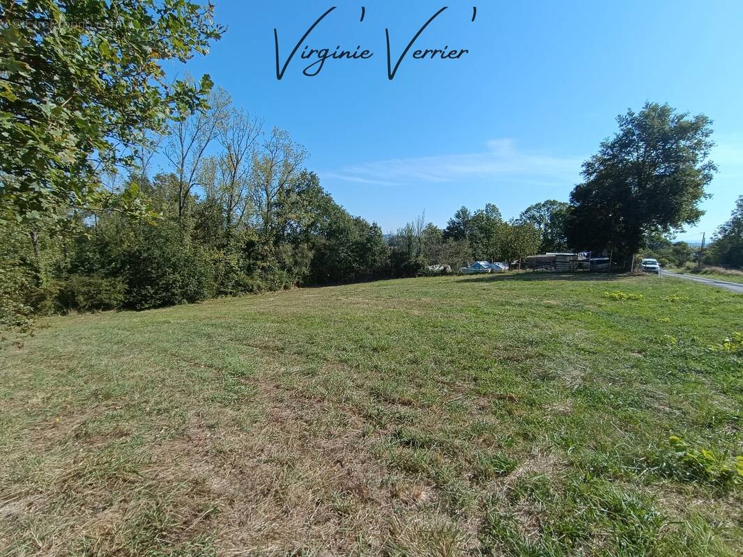 Terrain à BRIGNAC-LA-PLAINE