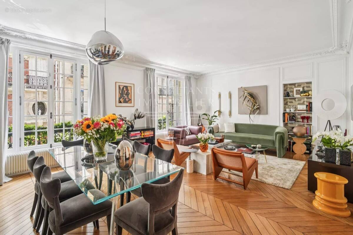 Appartement à PARIS-16E