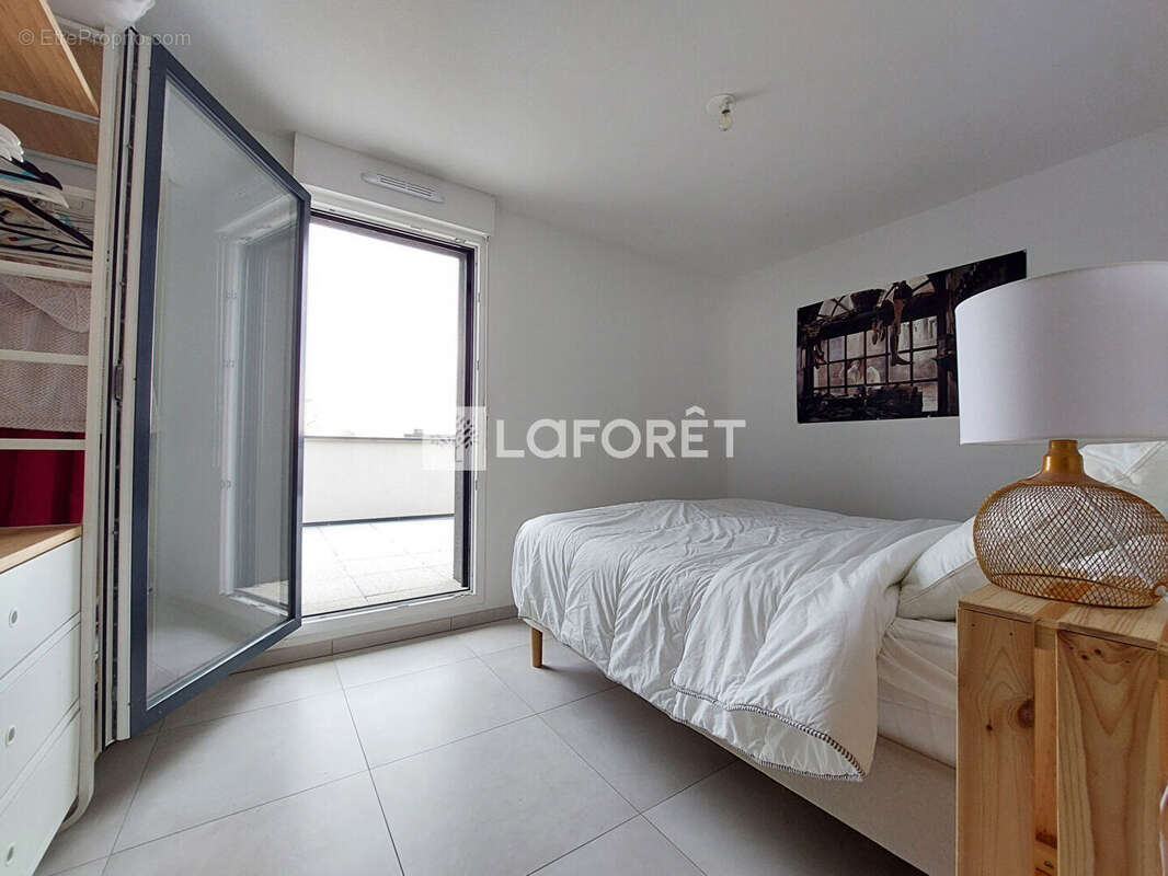 Unique ! F3 cosy dans superbe résidence contemporaine avec terrasse 44 m2 + grand garage - photo 4