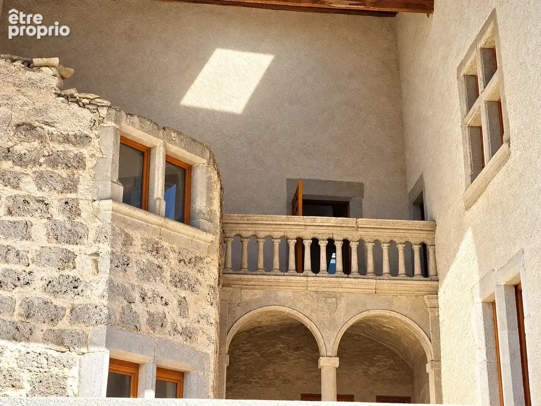 L’ALBENC – Maison de ville de caractère 168 m² – 4 chambres – Garage - photo 2