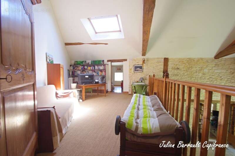 Maison en pierre de 186,64 m² avec 3 chambres rénovée en 1999 sur un terrain de 413 m² - photo 11