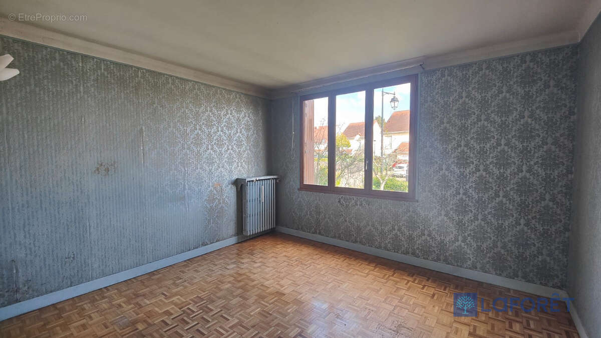 Maison à OLLAINVILLE