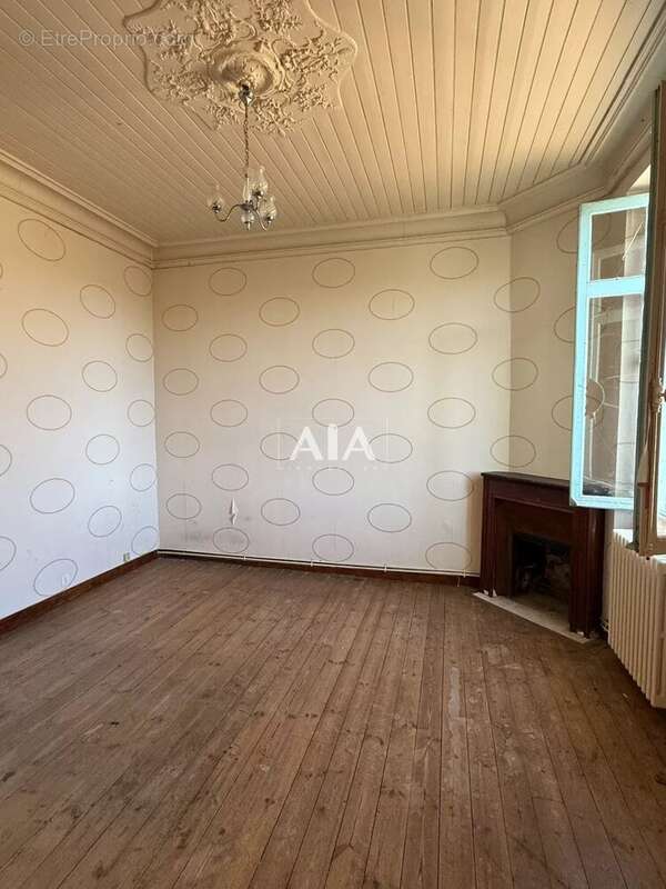 Maison à MAGNAC-SUR-TOUVRE