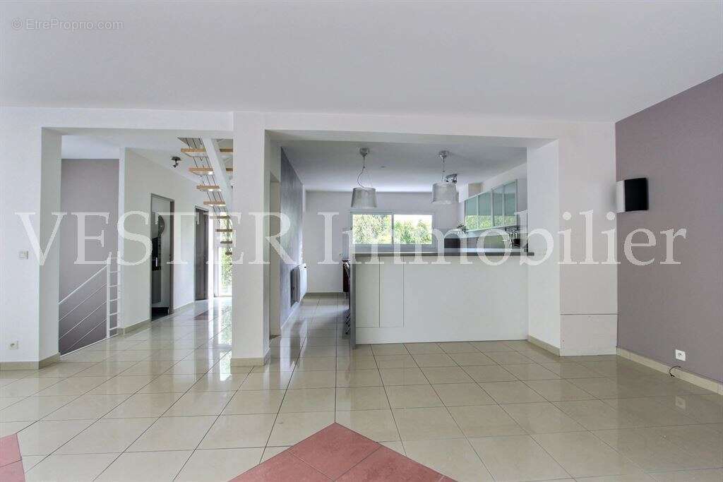 Maison 200m² 8 pièces qui peut être aisément transformée en bureaux - photo 3