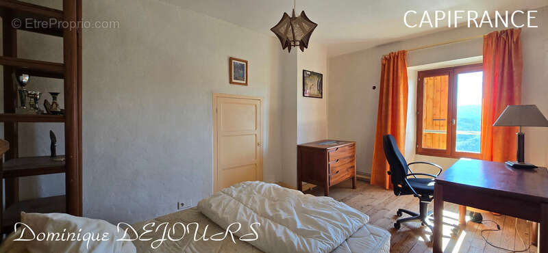 Maison à SAINT-MICHEL-DE-CHABRILLANOUX