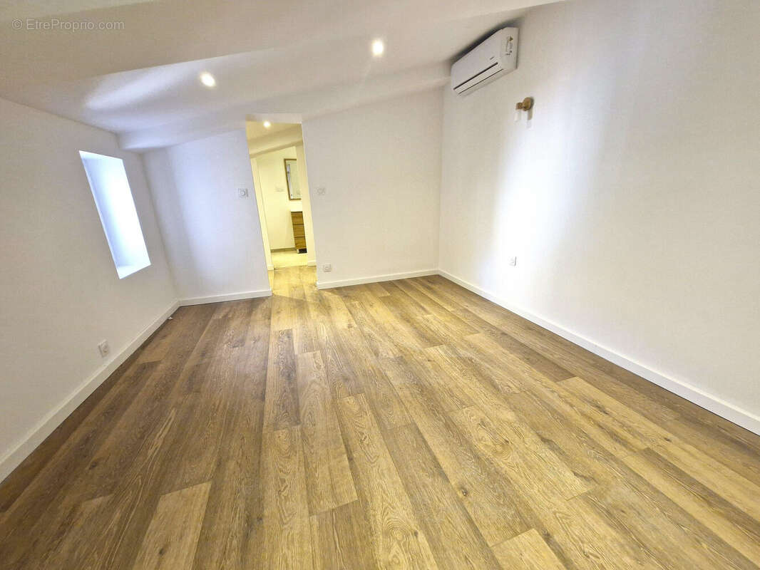 Appartement à SOLLIES-PONT