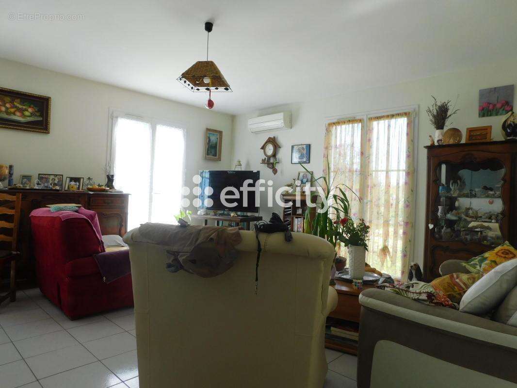 Maison à NEGREPELISSE