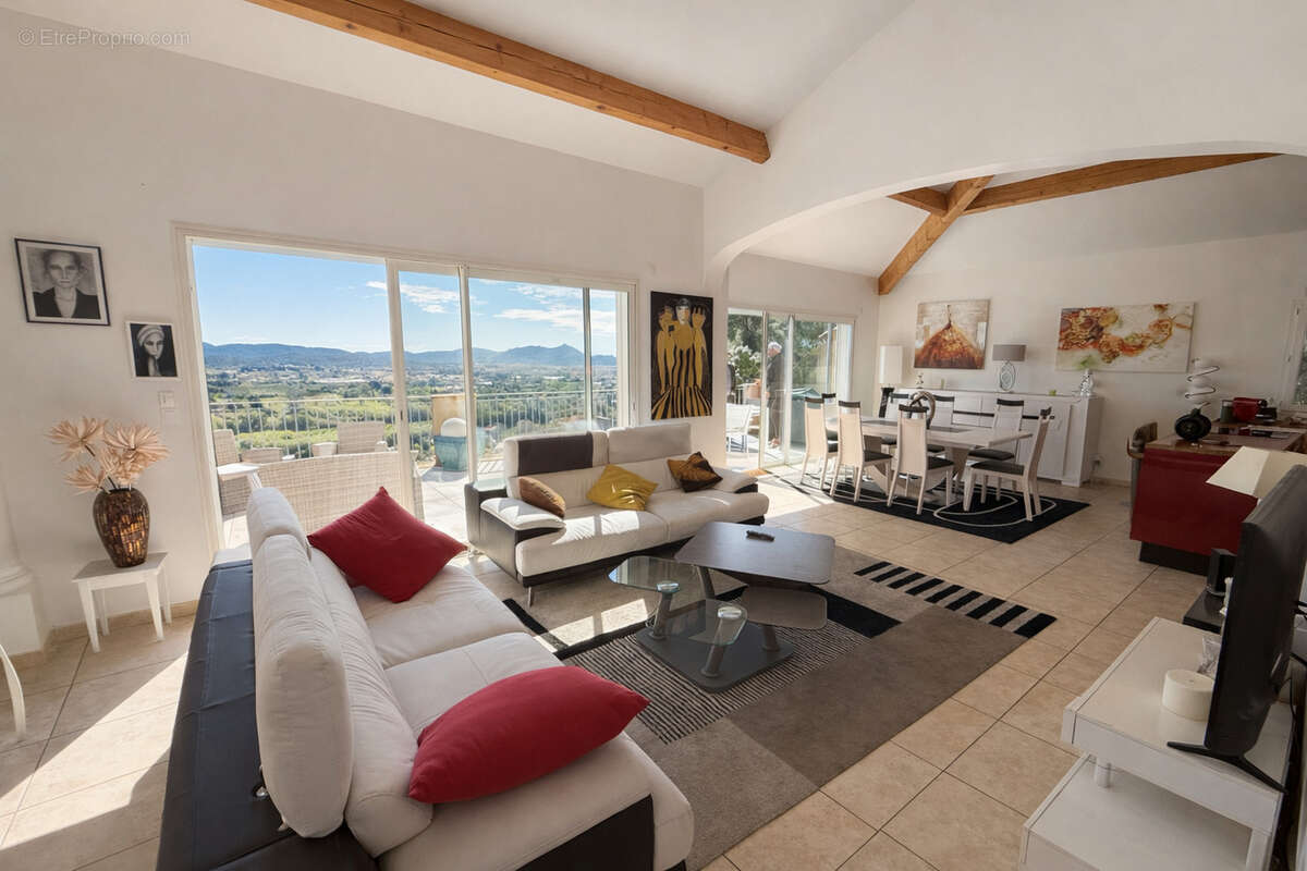 Maison à SOLLIES-VILLE