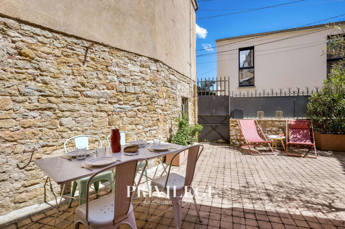 Maison à SAINT-CYR-AU-MONT-D'OR