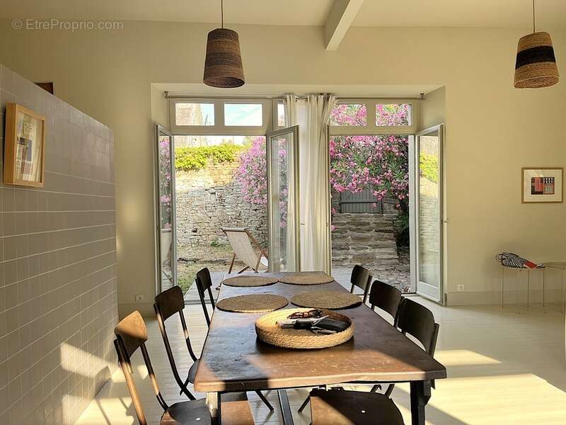 Ile aux moines, coeur de bourg, ancienne ecole transformee en habitation, 4 chambres, 748800€ fai - photo 3