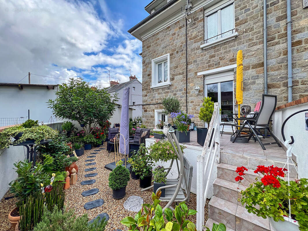 Maison à CONDE-SUR-NOIREAU