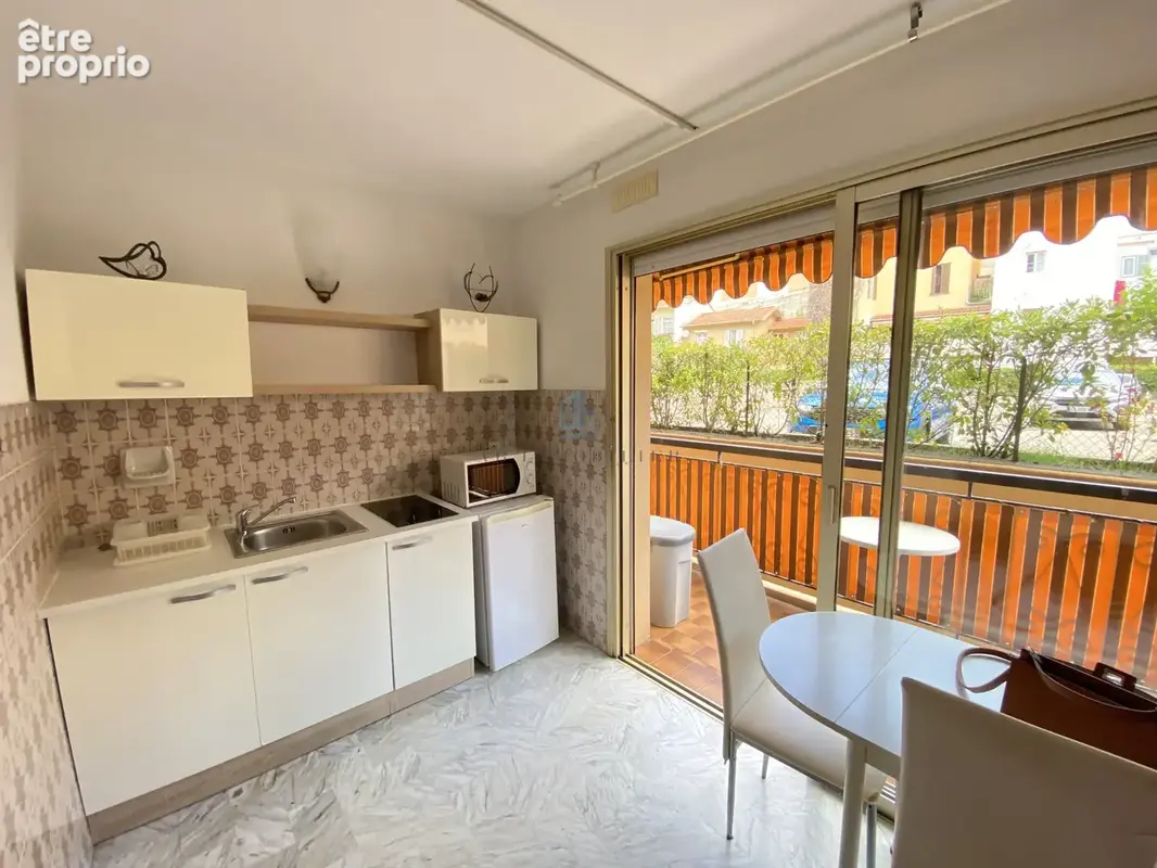 Menton gare routiere - studio  - 19.41 m2 + balcon - parking prive - photo 4