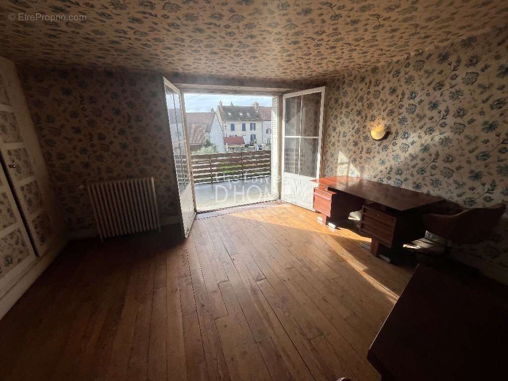 Maison à JOUY-LE-CHATEL