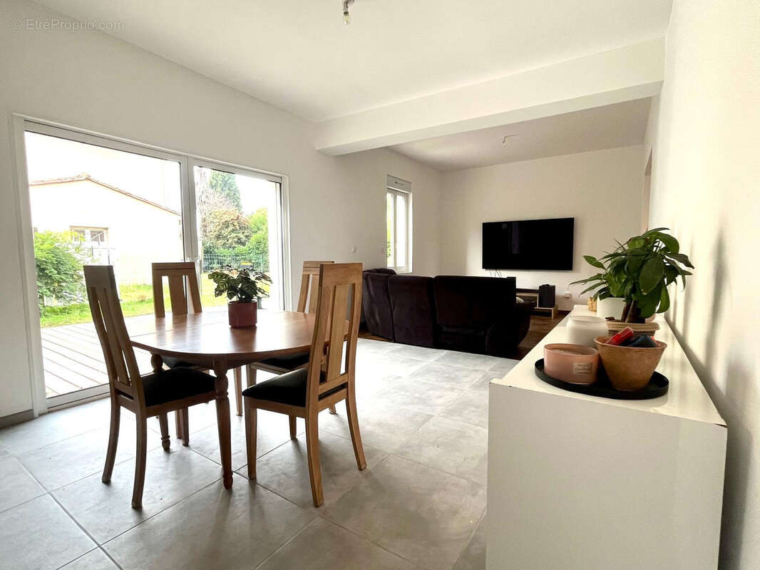 Maison à PAREMPUYRE