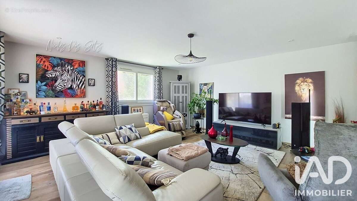 Maison 215 m² à Saint-Witz  - photo 4