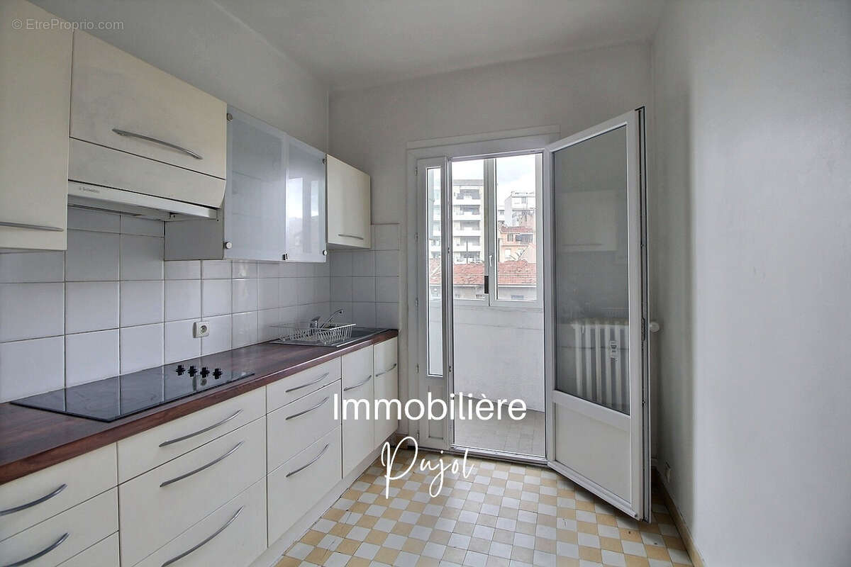 Appartement à MARSEILLE-6E