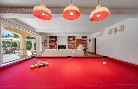 Maison à SAINT-CYR-SUR-MER