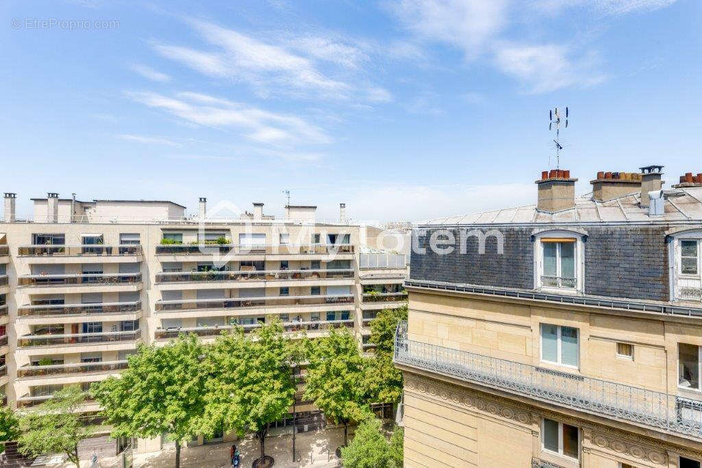 Appartement à PARIS-17E