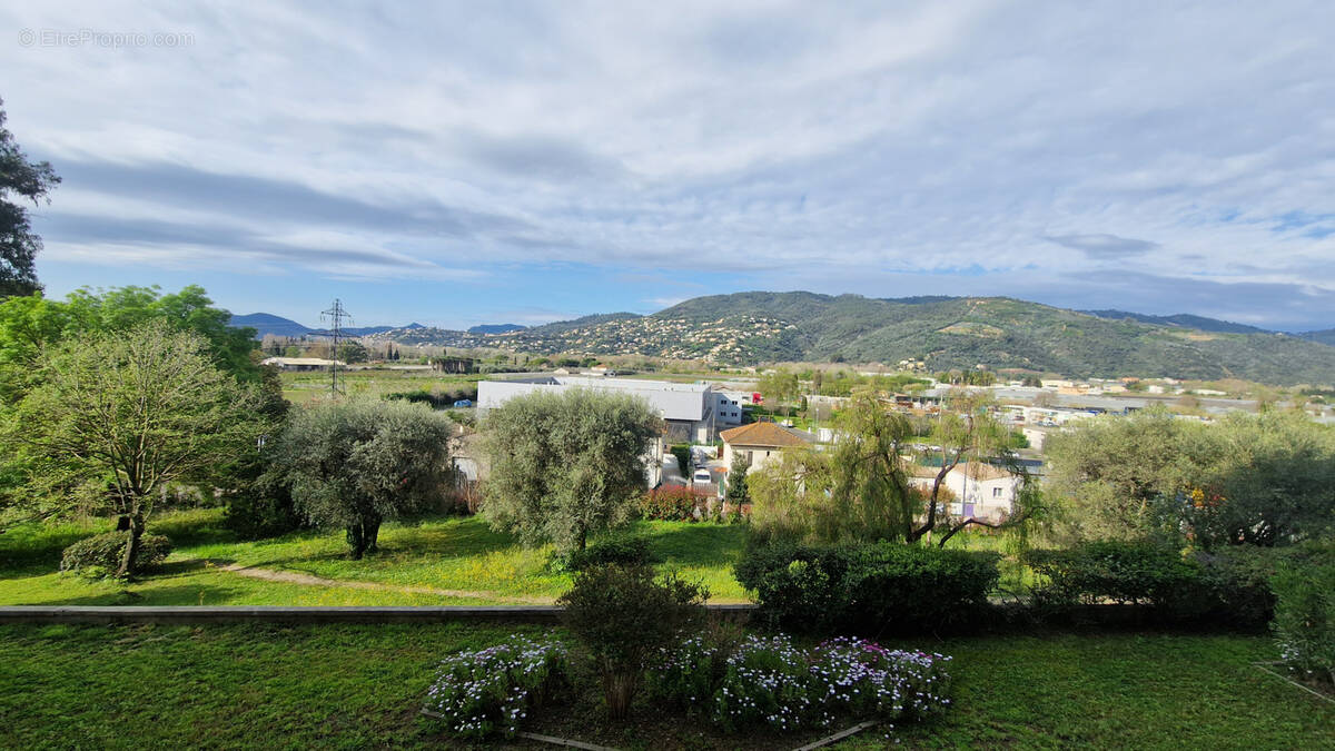 Cannes la Bocca f2 + parking sous sol - photo 3