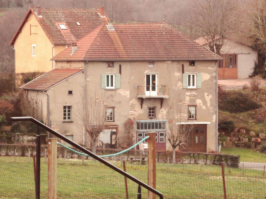 Maison à CHATEL-MONTAGNE