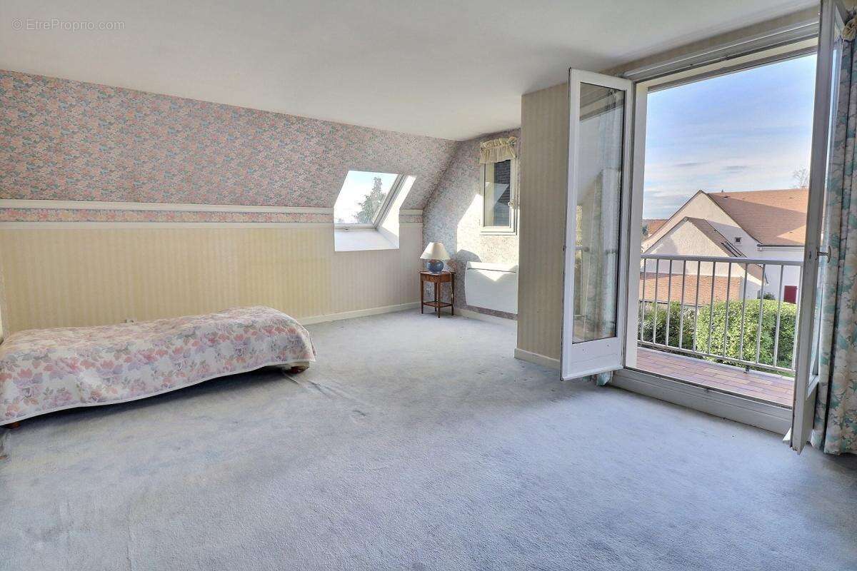 Maison à SAINT-NOM-LA-BRETECHE