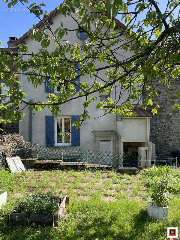 Maison à LA MONNERIE-LE-MONTEL
