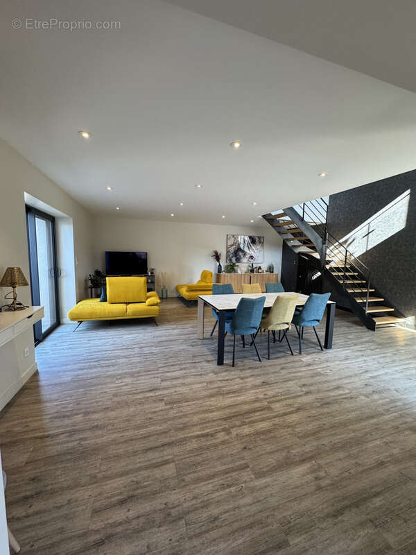 Maison à VEAUCHE