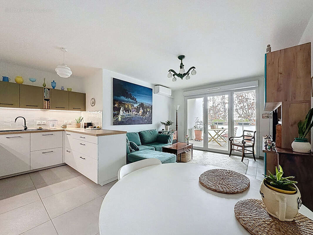 Appartement à MARSEILLE-4E