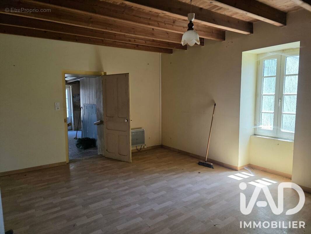 Photo 1 - Maison à BAZOGES-EN-PAREDS
