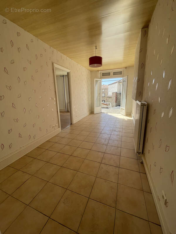 Appartement à SAINT-GENEST-LERPT