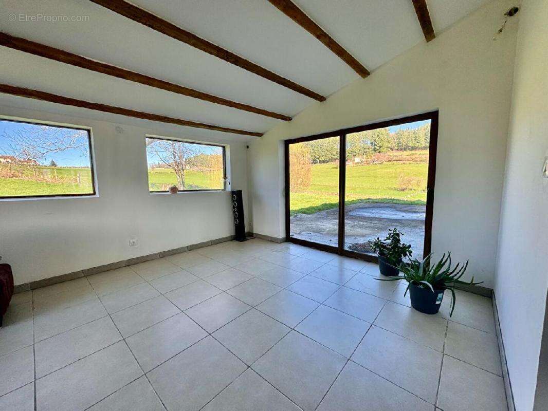 Maison 6 pièces 143 m² à vendre à Aigueperse (69790) - photo 3