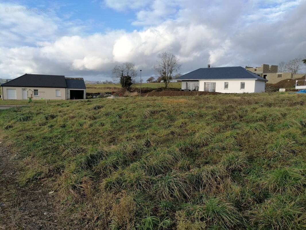 Terrain à SAINTE-JULIETTE-SUR-VIAUR