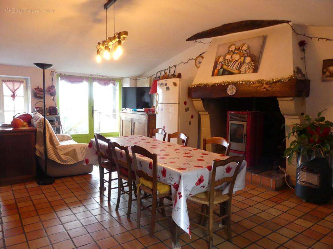 Maison à LA CHAPELLE-BASSE-MER
