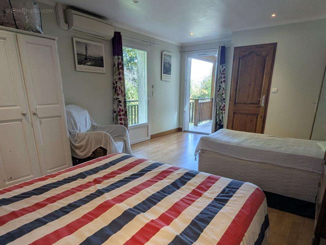 Maison à SAINT-PIERRE-DE-RIVIERE