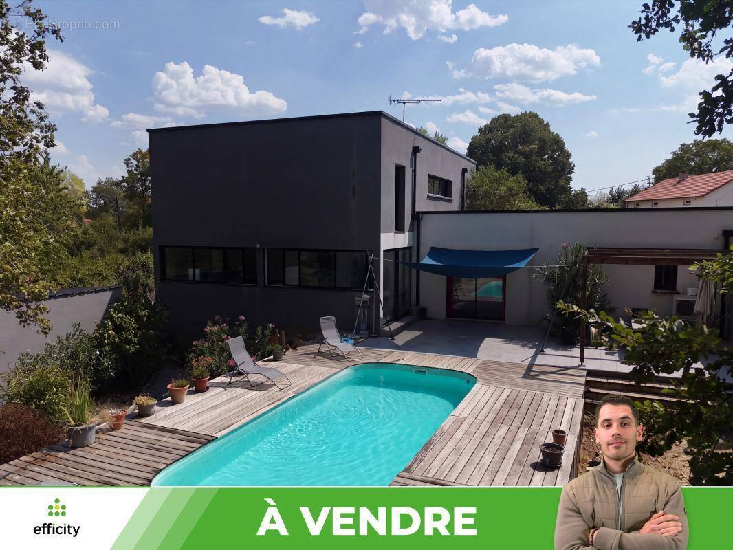 Maison à MONTAMISE
