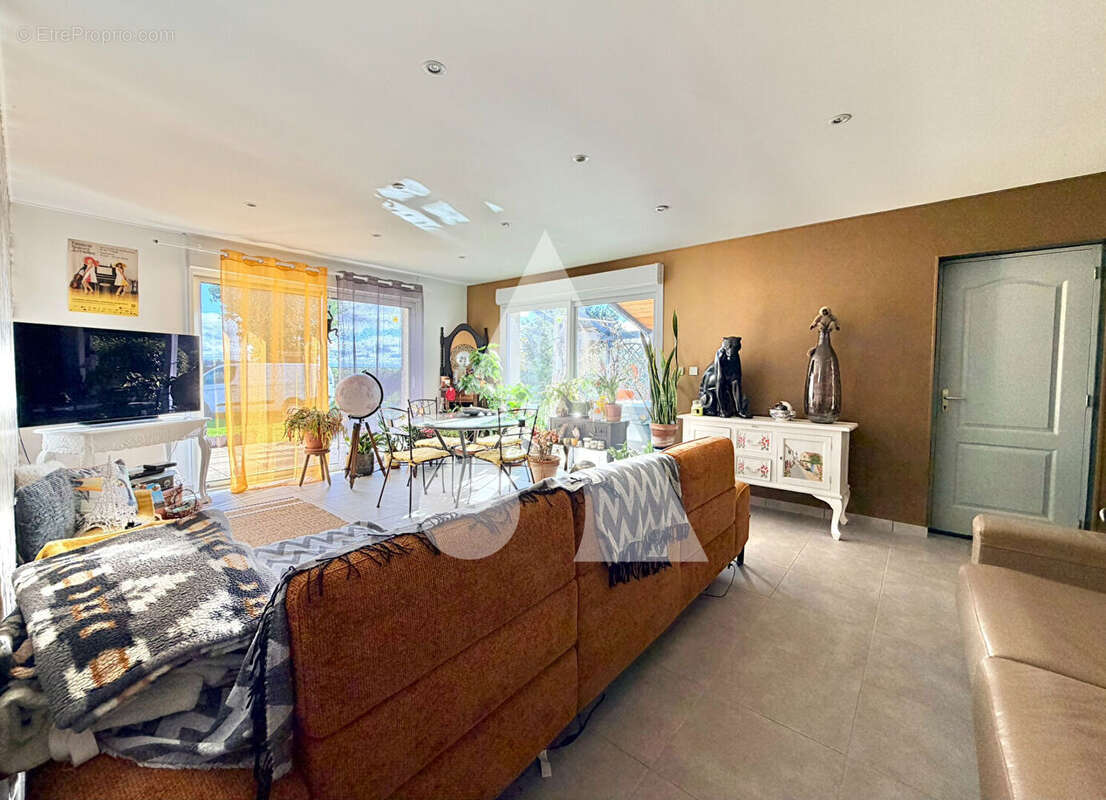 Maison à SAINT-JUST-LUZAC