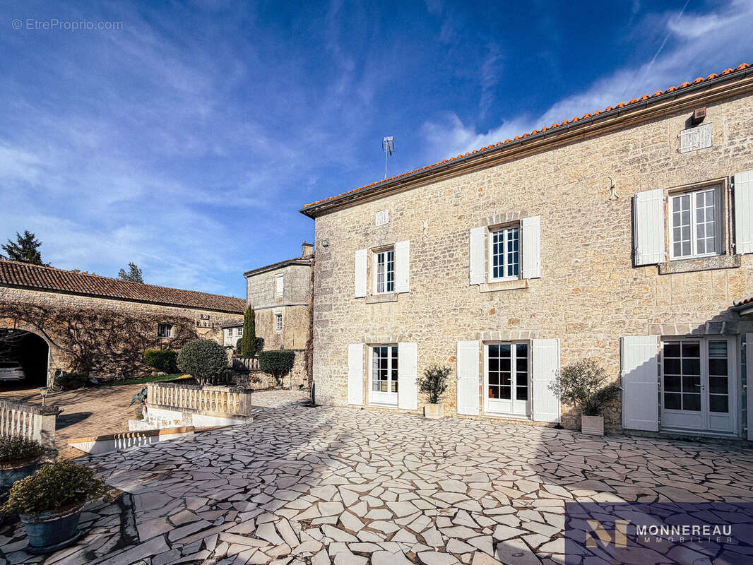 Maison à MOUTHIERS-SUR-BOEME