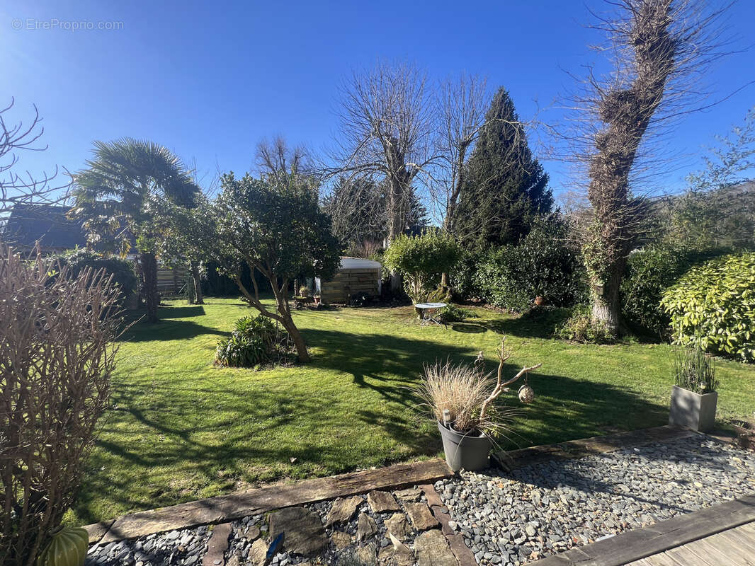 Maison à LANGROLAY-SUR-RANCE