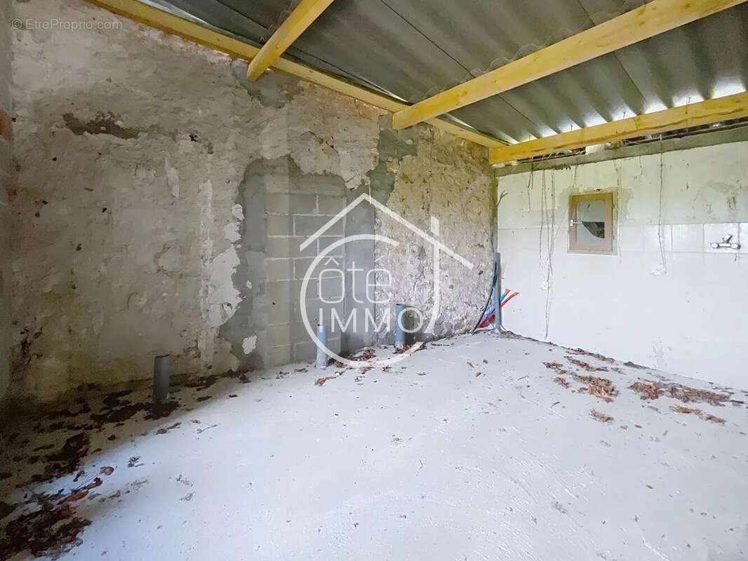 Pujols : Maison de charme à rénover - photo 12