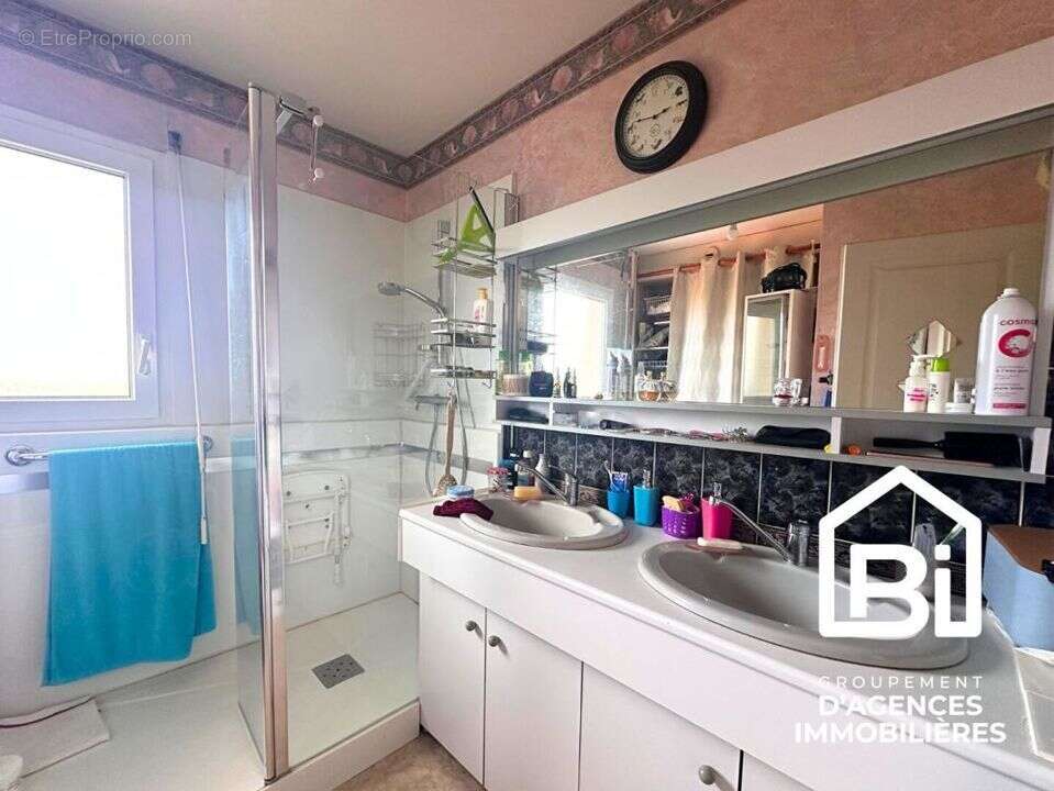 Maison à COLLEVILLE-MONTGOMERY