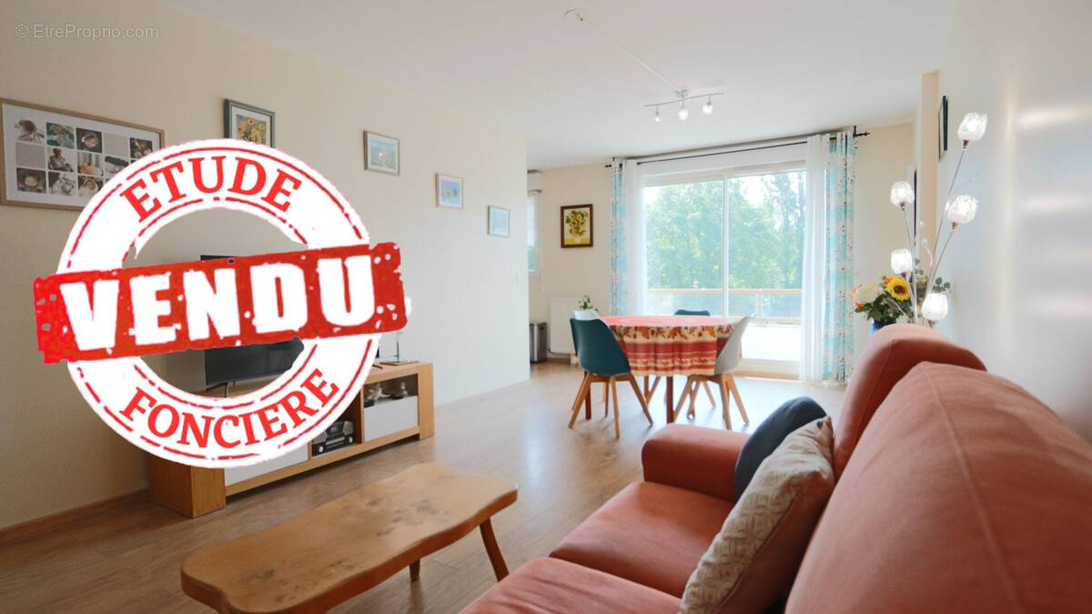 Appartement à VAUJOURS