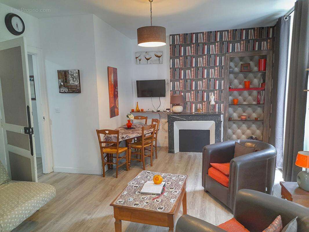 Appartement à EAUX-BONNES