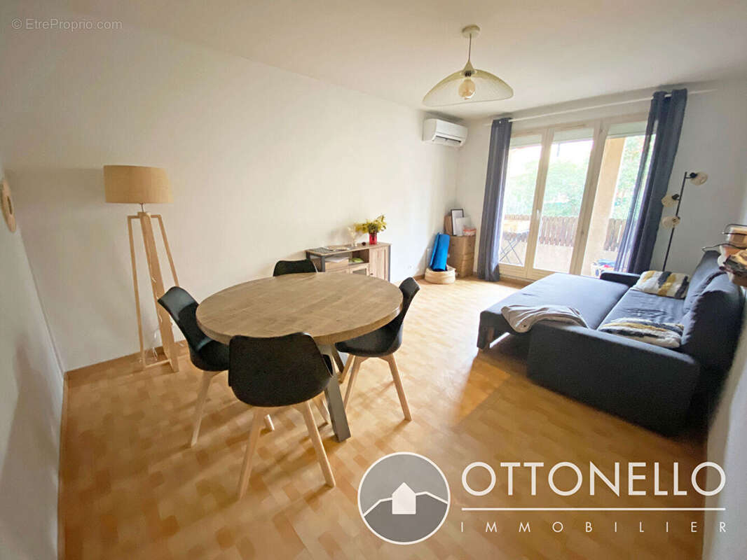 Appartement à ROQUEBRUNE-SUR-ARGENS