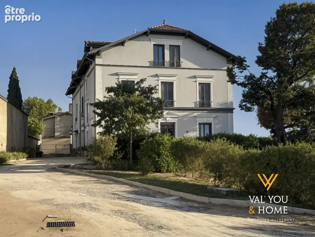 La Mulatière secteur COTEAU - FONTANIERES : charme, prestige et cadre unique avec piscine pour ce studio réhab - photo 10