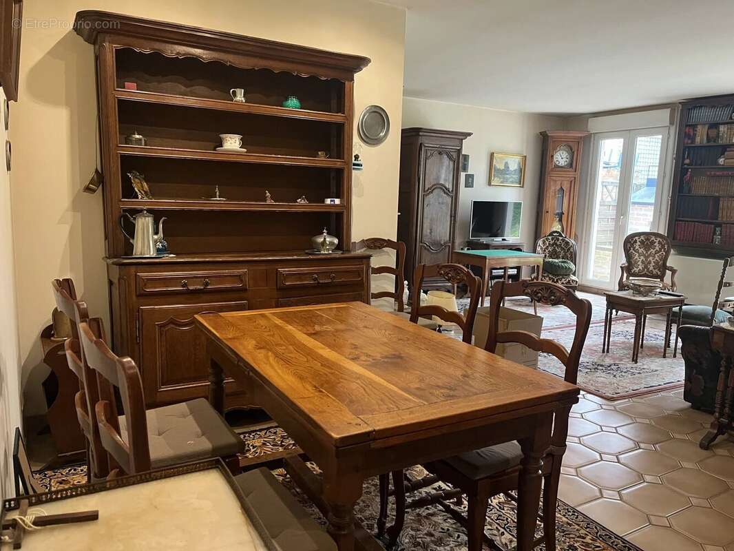 Maison à LES CLAYES-SOUS-BOIS