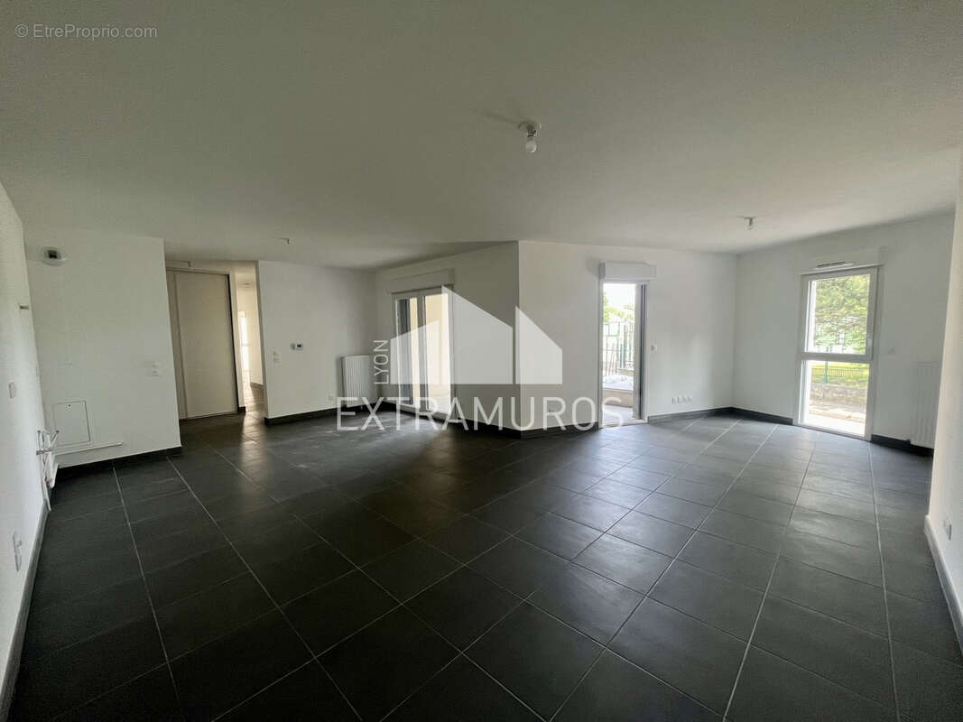 Bel Appartement T4 avec Jardin Privatif et Balcon à Craponne (69290) - photo 2