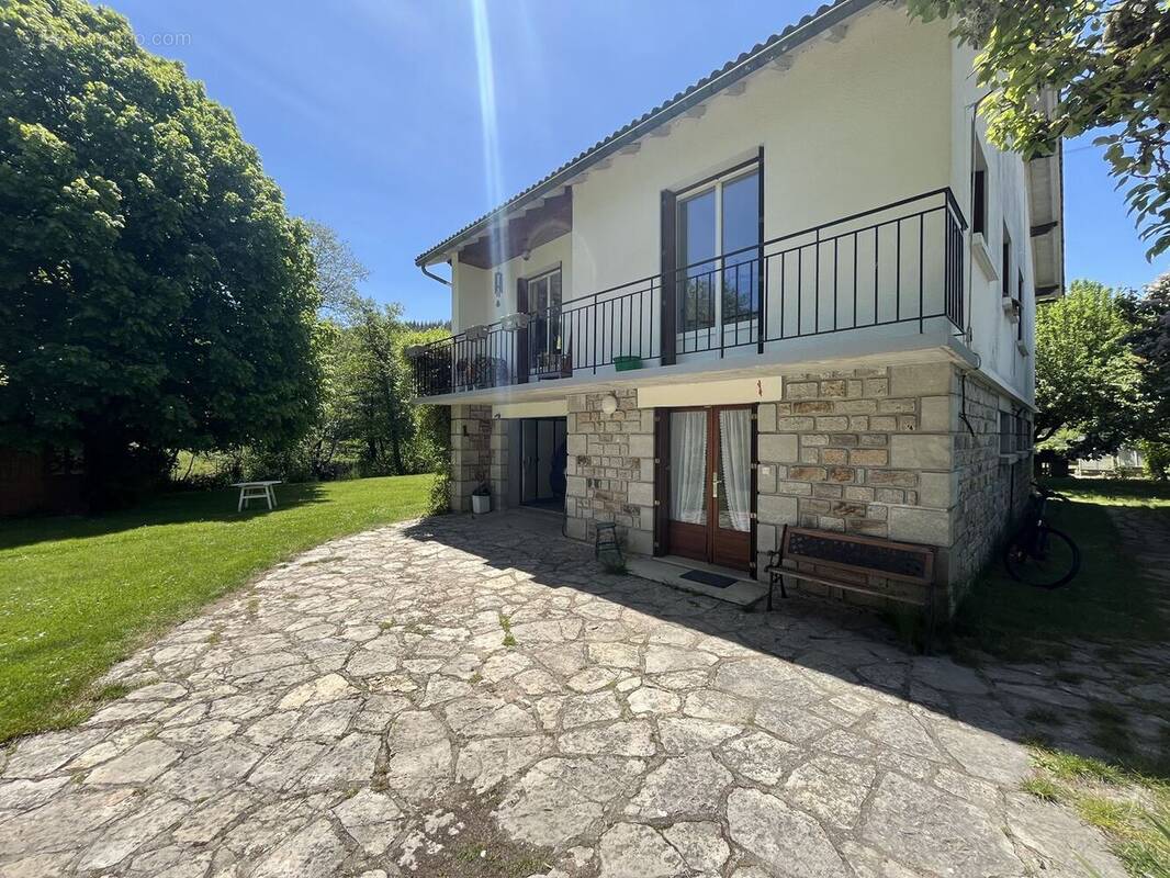 Maison à LE MALZIEU-VILLE